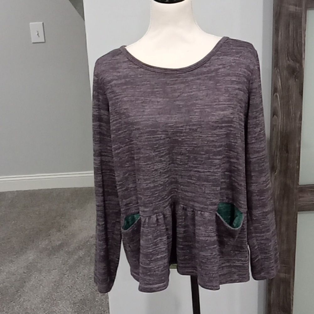LOGO by Lori Goldstein scoop neck pull over sweater. gray w green pockets size L